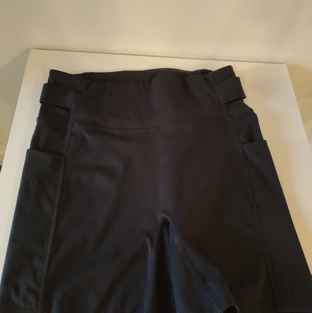 Fabletics motion 365 shorts - Picture 4 of 4
